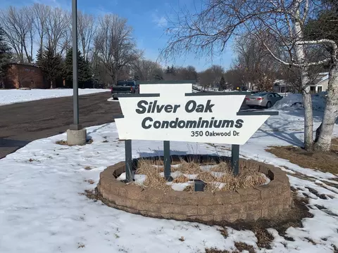 350 Oakwood Dr #23, New Brighton, MN 55112