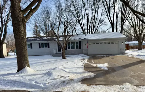 609 25th Ave SW, Willmar, MN 56201