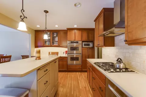 5825 Creek Valley Rd, Edina, MN 55439