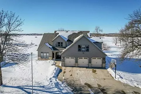 521 Chinook Ave SW, Avon, MN 56310