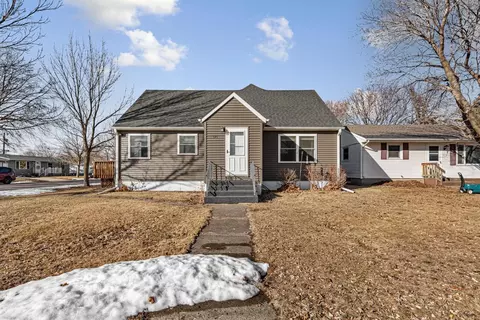 321 2nd St NW, New Richland, MN 56072