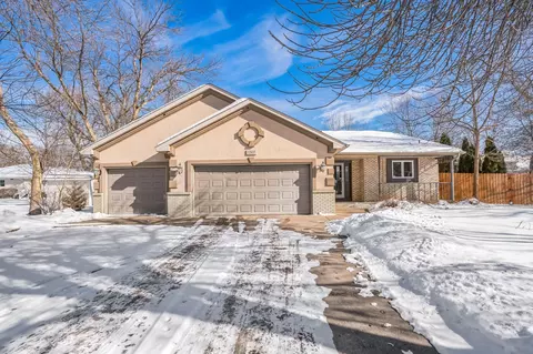 1307 Bay Dr SE, Forest Lake, MN 55025