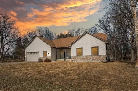 601 Monn Ave, Vadnais Heights, MN 55127
