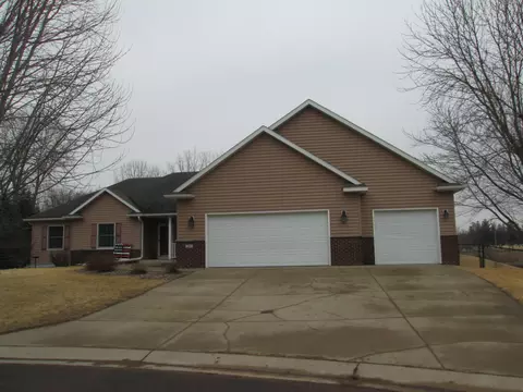 301 Skogen Ln, Kenyon, MN 55946