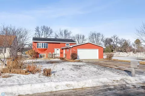 1001 1st St S, Wahpeton, ND 58075