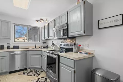 Kitchen - 8505 S Pond Trl, Champlin, MN 55316 photo 2 of 2
