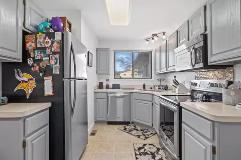 8505 S Pond Trl, Champlin, MN 55316