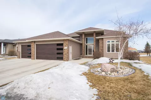 1210 35th Street Cir S, Moorhead, MN 56560