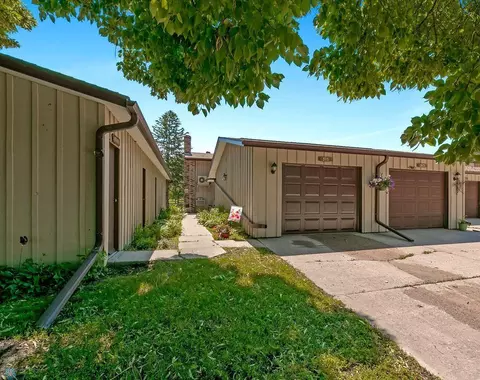 515 Caddy Ave, Moorhead, MN 56560