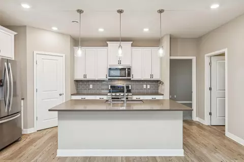18315 Hamel Dr, Lakeville, MN 55044