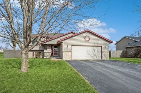 1116 9th St NE, Milaca, MN 56353