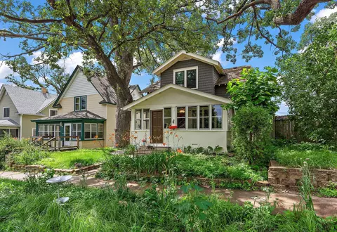 781 Howell St N, Saint Paul, MN 55104