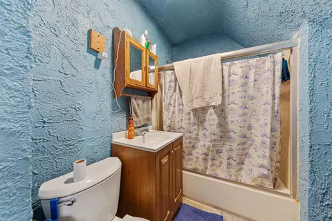 Bath - 318 E 5th St, Albert Lea, MN 56007 photo 1 of 1