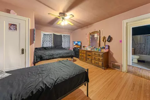 Bedroom - 318 E 5th St, Albert Lea, MN 56007 photo 4 of 4