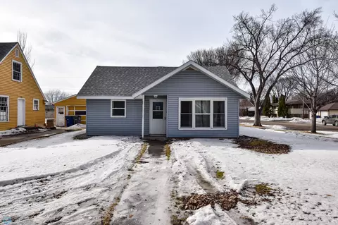 1021 13th St N, Moorhead, MN 56560