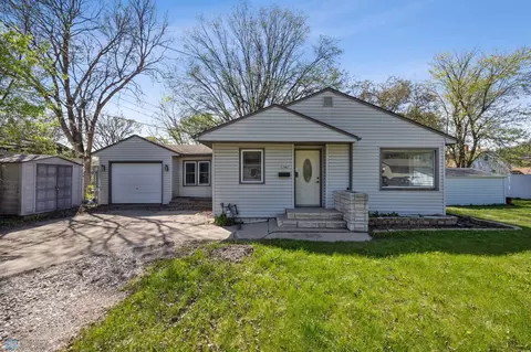 1242 11th St N, Fargo, ND 58102
