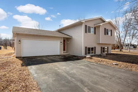 154 Crystal Cir, Montrose, MN 55363
