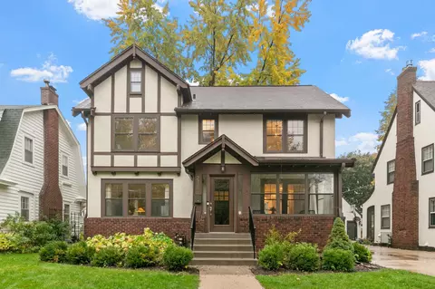 2238 Riverwood Pl, Saint Paul, MN 55104