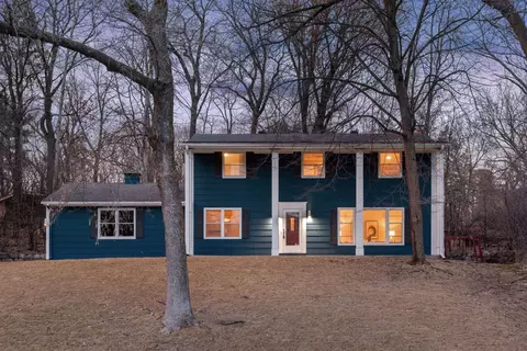 2300 Nottingham Ct, Hopkins, MN 55305