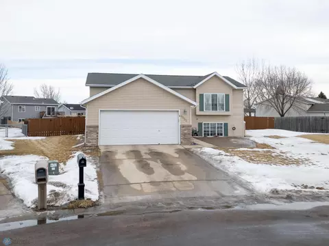 4925 10th Ave S, Fargo, ND 58103