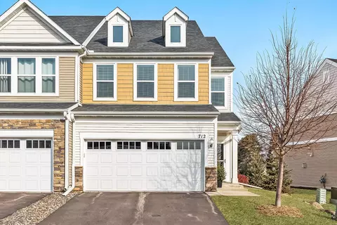 712 Maggie Way, Chanhassen, MN 55317