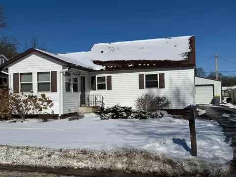 624 S 2nd St, La Crescent, MN 55947