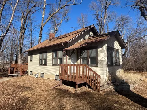 311 Desoto Ave N, Glencoe, MN 55336