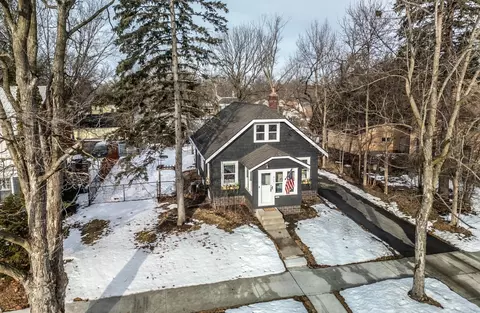 910 College St, Northfield, MN 55057