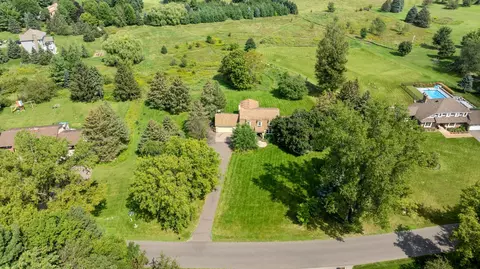 9 Doral Rd, Dellwood, MN 55110