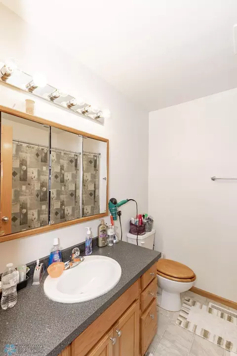 Bath - 304 Chestnut Dr, Horace, ND 58047 photo 1 of 7