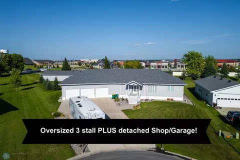 304 Chestnut Dr, Horace, ND 58047