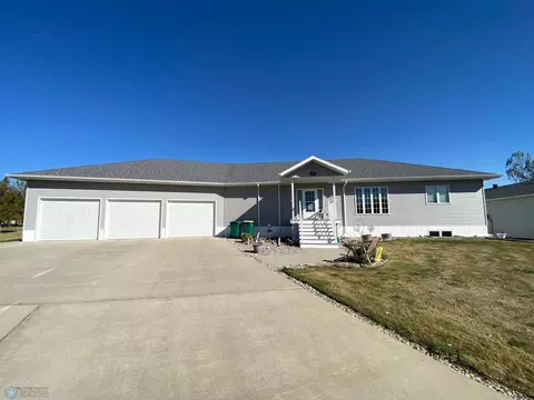 Exterior - 304 Chestnut Dr, Horace, ND 58047 photo 2 of 17
