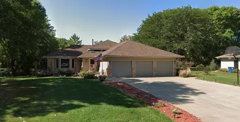 5165 Cottonwood Ln N, Plymouth, MN 55442