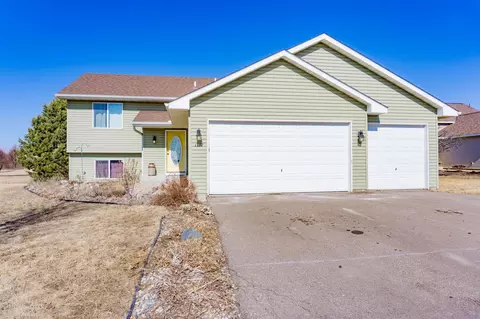 1787 Sunrise Cir, Mayer, MN 55360
