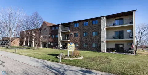 1424 14th St E #35, West Fargo, ND 58078