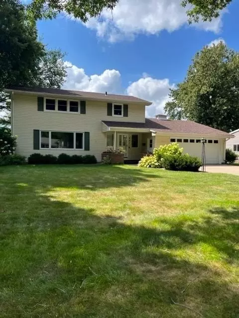 641 16th St, Windom, MN 56101