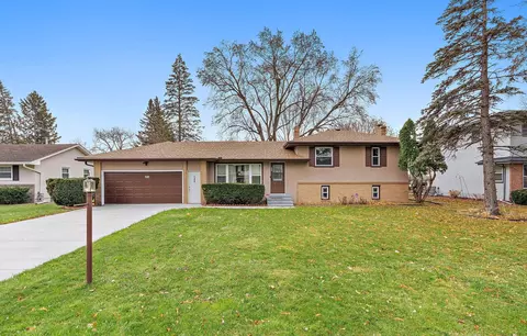 414 Eldridge Ave E, Maplewood, MN 55117