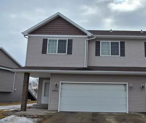 4254 Auburn Ave, Fargo, ND 58104