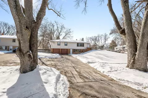 1700 County Road C E, Maplewood, MN 55109