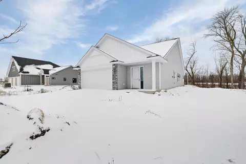 31720 Madison Rd, Lindstrom, MN 55045