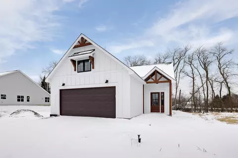 31730 Madison Rd, Lindstrom, MN 55045