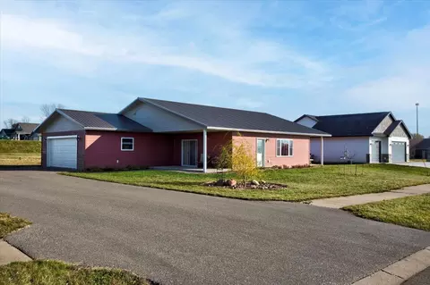 692 Giana Ct, Ellsworth, WI 54011