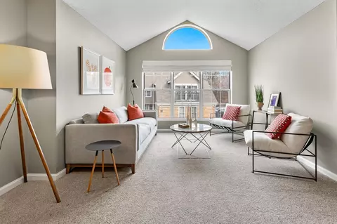 6020 Chasewood Pkwy #204, Minnetonka, MN 55343