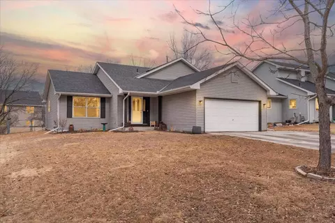 9652 72nd St S, Cottage Grove, MN 55016