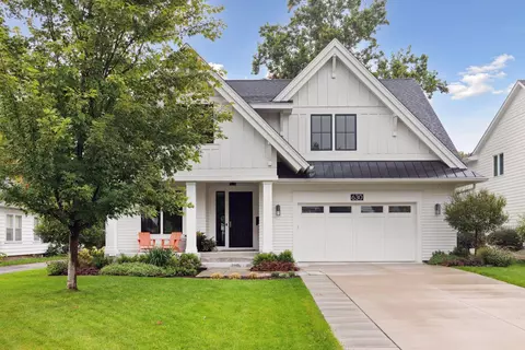 630 Gardner St E, Wayzata, MN 55391