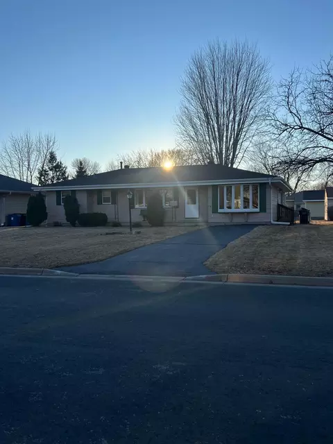 958 Main St S, Shakopee, MN 55379