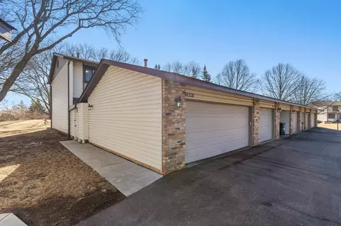 13541 Heather Hills Dr, Burnsville, MN 55337