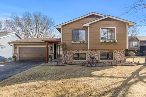 7137 Muirfield Ln, Eden Prairie, MN 55346