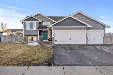 703 Edgewood St SW, Isanti, MN 55040