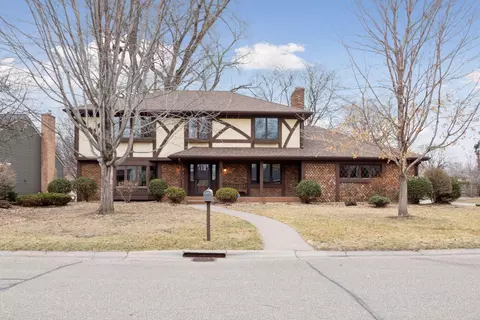 1235 Willow Ln, Roseville, MN 55113